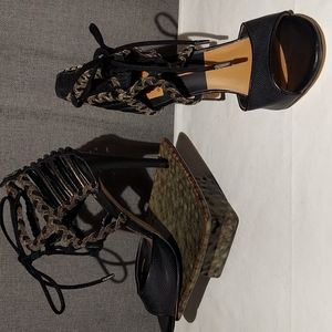 Dolce Vita strappy open toe heels black and grey size 6